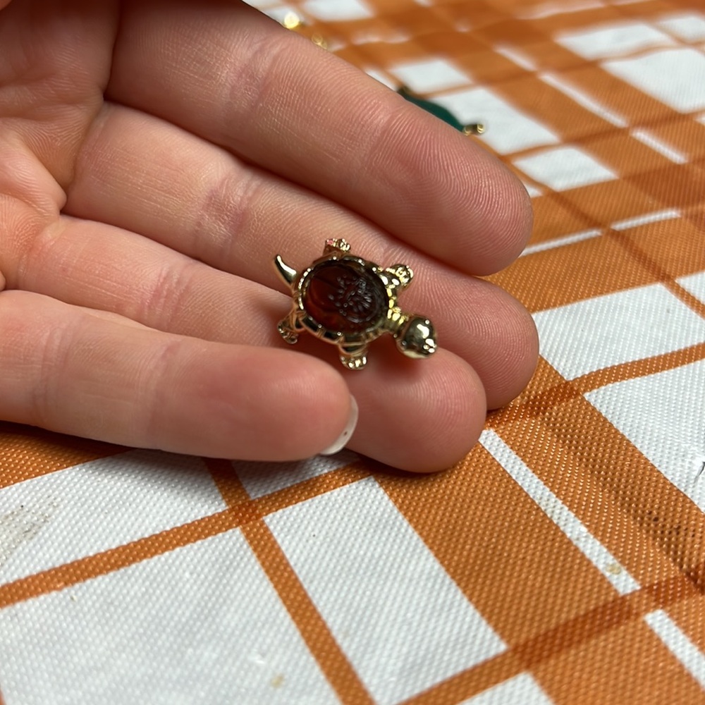 Turtle pins - Picture 3 of 5